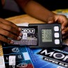 Hasbro Επιτραπέζιο Monopoly Ηλεκτρονική Εξαργύρωση Με Μία Κάρτα